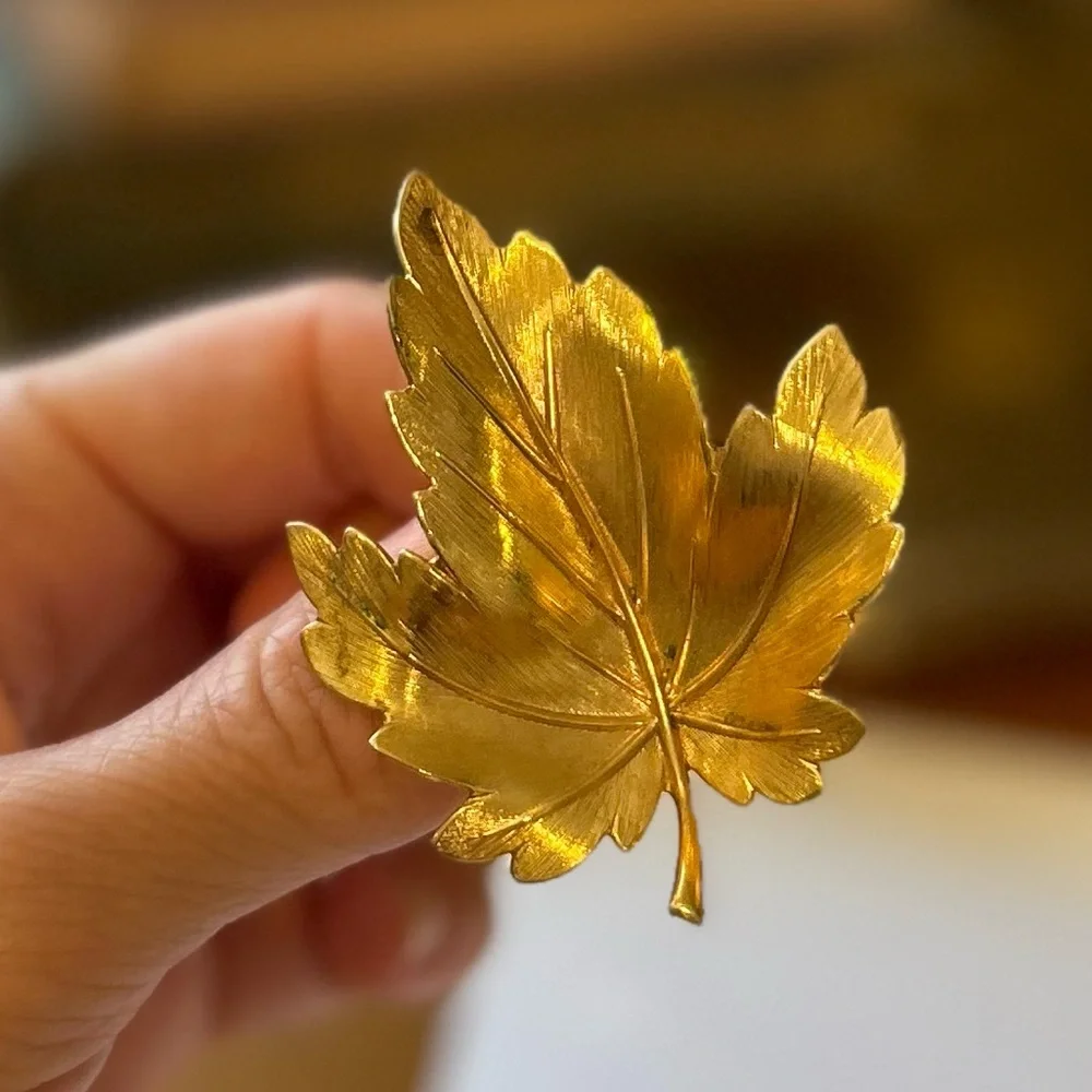 Glowing Vintage Leaf Brooch